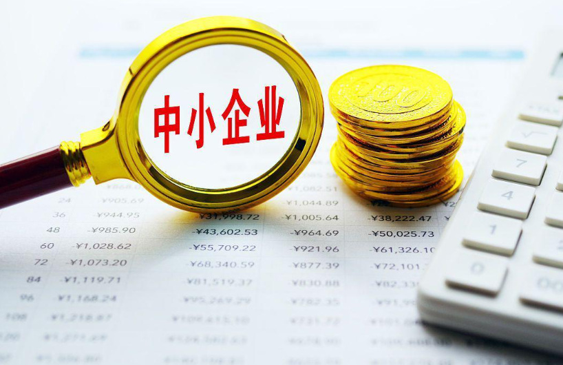 商超陈列道具定制方案：木质展示架与五金展架的选型对比